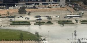 فيديو | الفيضانات تاريخية تضرب عُمان والإمارات وتحذيرات من تأثيرات تغير المناخ - مصر النهاردة