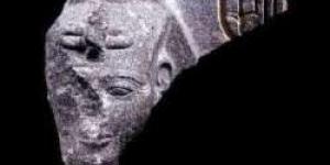 عودة الفرعون المصري.. رأس تمثال الملك رمسيس الثاني تصل أرض الوطن بعد استعادتها من سويسرا - مصر النهاردة