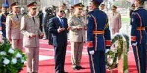 الرئيس السيسى يضع إكليلا من الزهور على النصب التذكارى للجندى المجهول - مصر النهاردة