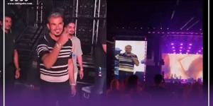 عمرو دياب يشعل حفل مسرح الدانة بالبحرين 2024، وكلاسيكياته تأسر قلوب جمهوره (فيديو) - مصر النهاردة