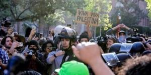 اعتقال متظاهرين داعمين لفلسطين في جامعة بتكساس الأمريكية (فيديو) - مصر النهاردة