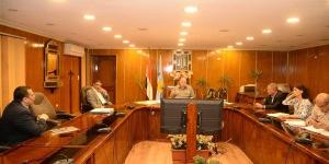 محافظ أسيوط يناقش آخر مستجدات تنفيذ مشروعات الخطة الاستثمارية 2023-2024 بالقوصية وأبنوب - مصر النهاردة