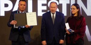 نقيب الصحفيين الفلسطينيين يتسلم جائزة "اليونسكو" لحرية الصحافة - مصر النهاردة