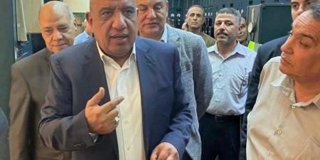 وزير قطاع الأعمال يتفقد مصانع شركة مصر للغزل والنسيج بالمحلة - مصر النهاردة