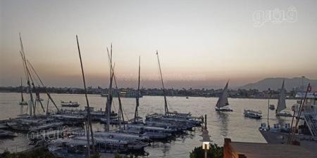 تقل مئات السائحين، المراكب الشراعية تُزين نهر النيل لحظة غروب الشمس في الأقصر (فيديو) - مصر النهاردة