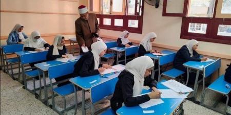 رئيس منطقة الأقصر الأزهرية يتابع امتحانات الفصل الدراسي الثاني - مصر النهاردة