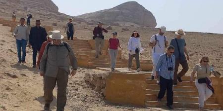 وفد سياحي ألماني يزور منطقة آثار بني حسن بالمنيا الآن - مصر النهاردة