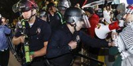 الشرطة الأمريكية تبدأ في فض اعتصام المؤيدين لفلسطين بجامعة كاليفورنيا - مصر النهاردة