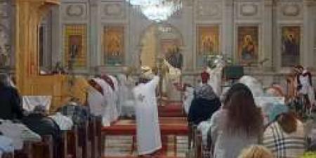بدء صلوات قداس عيد القيامة المجيد بالكاتدرائية المرقسية بالإسكندرية - مصر النهاردة