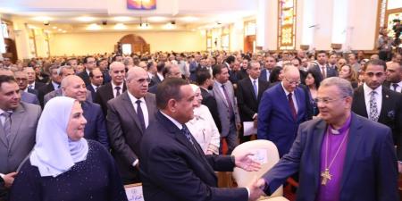 وزير التنمية المحلية يشارك في احتفال الطائفة الإنجيلية بعيد القيامة المجيد - مصر النهاردة