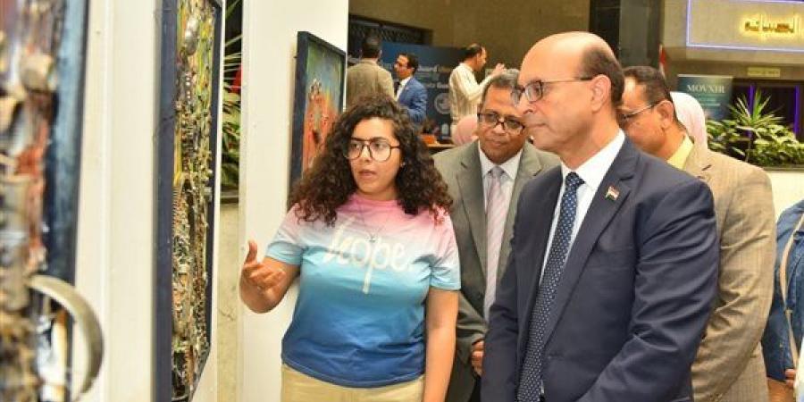 20 عملا فنيا من الخردة، جامعة أسيوط تفتتح معرض الفن والاستدامة للحفاظ على البيئة (صور) - مصر النهاردة