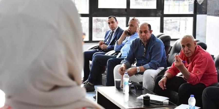 مجلس إدارة الزمالك يعقد جلسة مع أعضاء النادي (صور) - مصر النهاردة