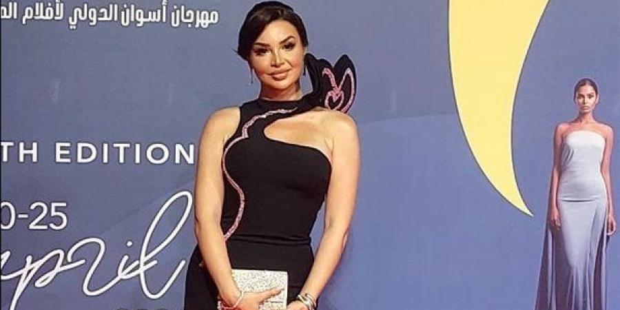 الراقصة جوهرة تتألق بالأسود على ريد كاربت مهرجان أسوان الدولي لأفلام المرأة - مصر النهاردة