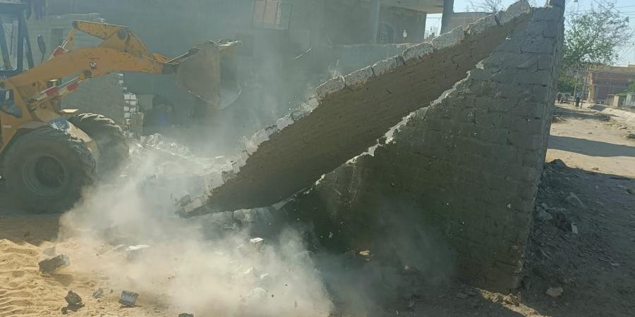 إزالة 11 بناء مخالفا بقرى الكوم الأحمر وسقيل وبشتيل في الجيزة (صور) - مصر النهاردة