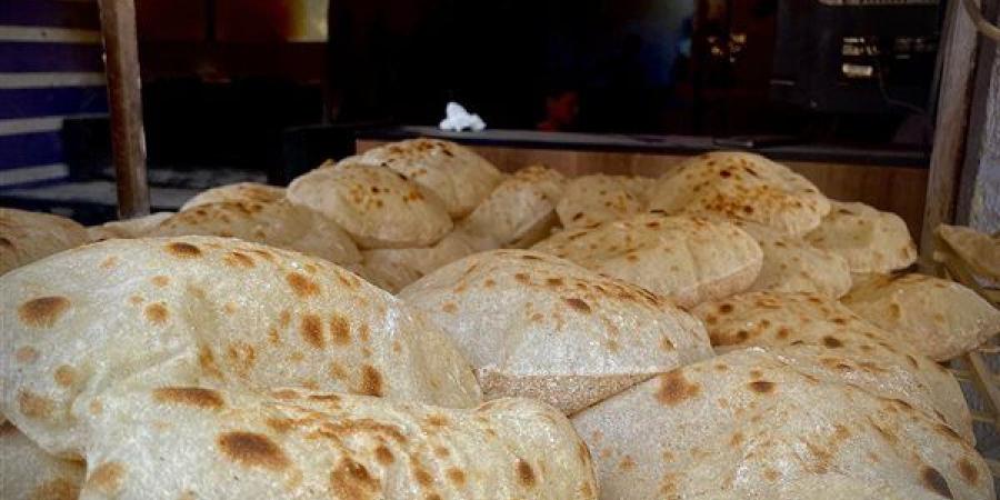 رغيف العيش بـ 50 قرشا، أول مخبز سياحي يطبق تخفيض أسعار الخبز في المنيا (فيديو وصور) - مصر النهاردة