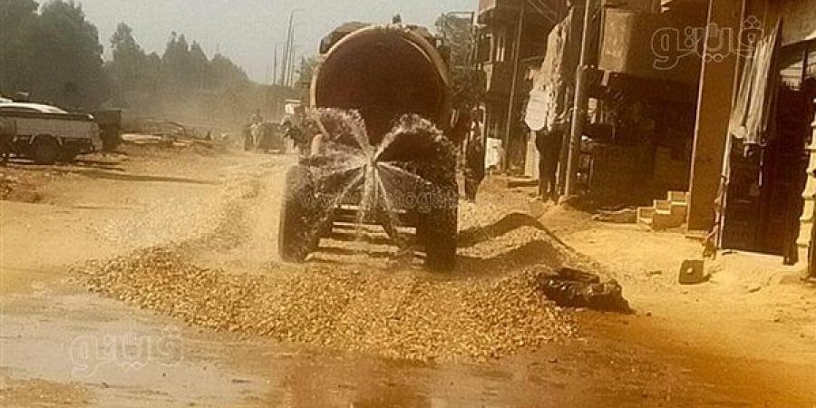 محافظ الغربية يتابع أعمال رصف طريق مصنع تدوير القمامة بدفرة - مصر النهاردة
