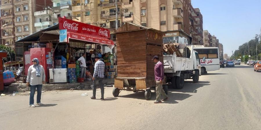 تحرير 12 محضرا تعديا على حرم الطريق خلال حملة بحي ثانِ في الإسماعيلية (صور) - مصر النهاردة