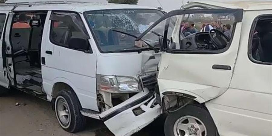 إصابة 9 اشخاص إثر حادث تصادم سيارتين ميكروباص - مصر النهاردة