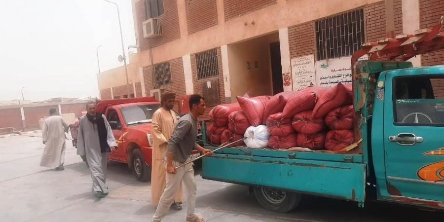 توريد 1300 طن قمح لـ 17 موقعا تخزينيا في سوهاج (صور) - مصر النهاردة