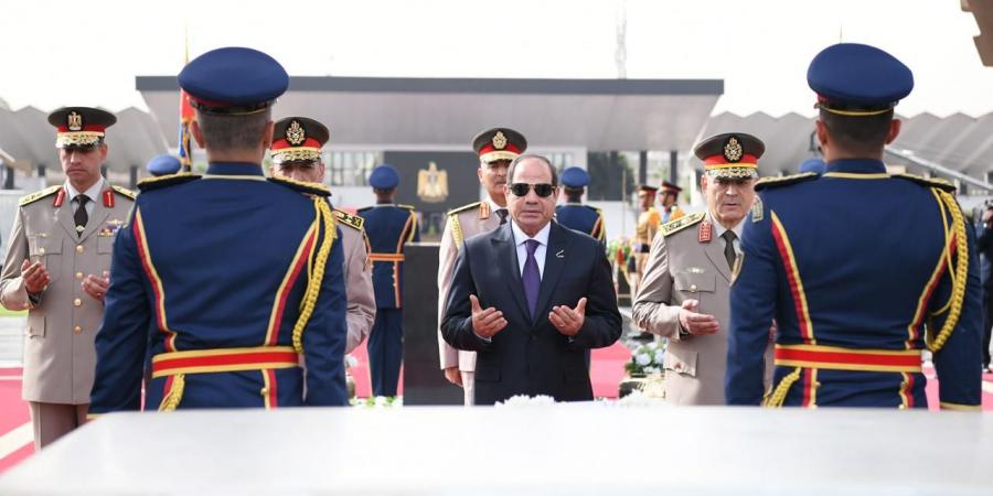9 صور ترصد زيارة السيسي للنصب التذكارى للجندي المجهول - مصر النهاردة