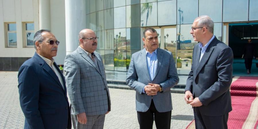 وزير الإنتاج الحربي يتفقد شركة أبو زعبل للصناعات المتخصصة - مصر النهاردة