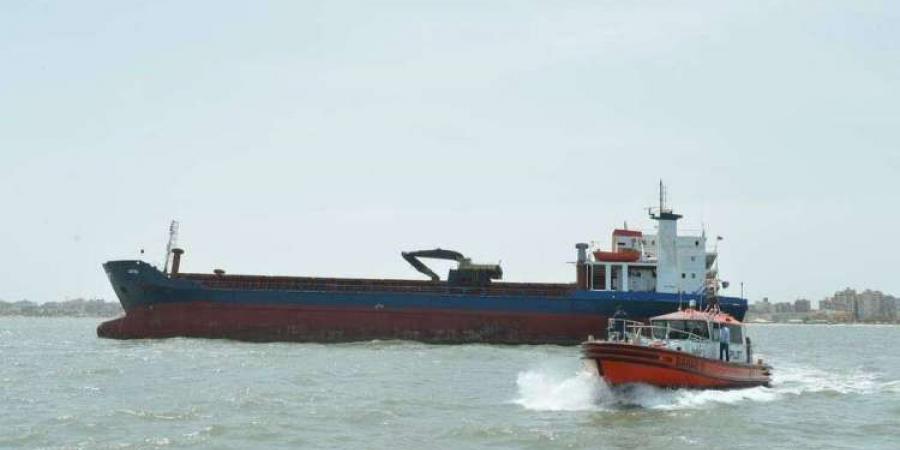 وحدات الإنقاذ بقناة السويس تنجح في إنقاذ سفينة من الغرق قبل عبورها للقناة - مصر النهاردة